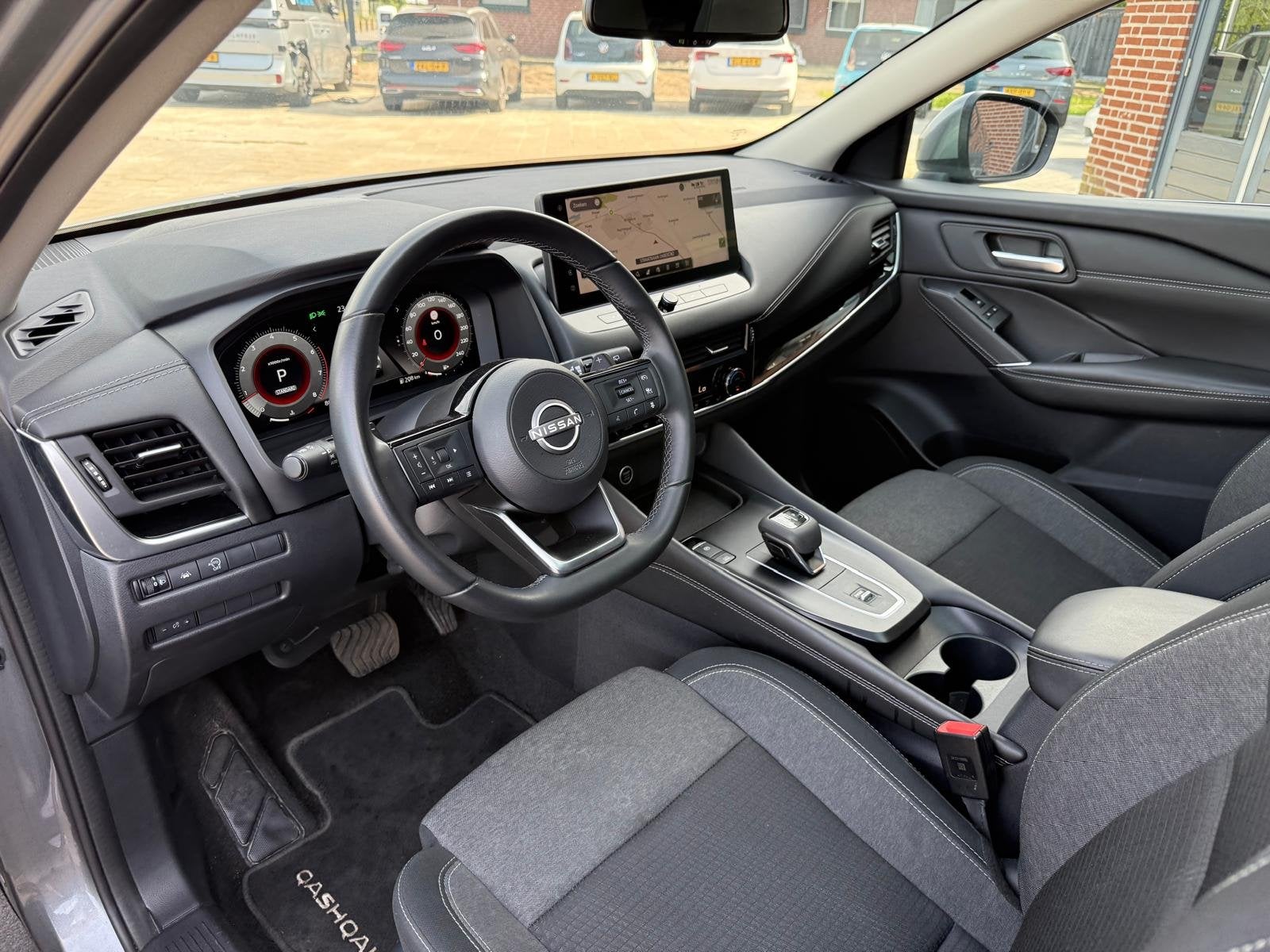 Nissan QASHQAI 1.3 MHEV Xtronic N-Connecta Automaat Navi | 3, Auto's, Stof, 4 cilinders, Qashqai, 16 km/l