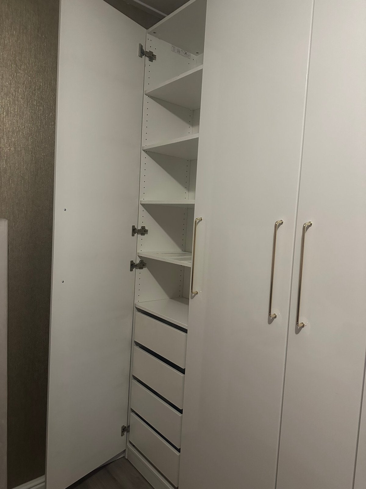 Ikea Witte hoogglans kledingkast met planken en lades, Ophalen, 100 tot 150 cm, 200 cm of meer, Zo goed als nieuw