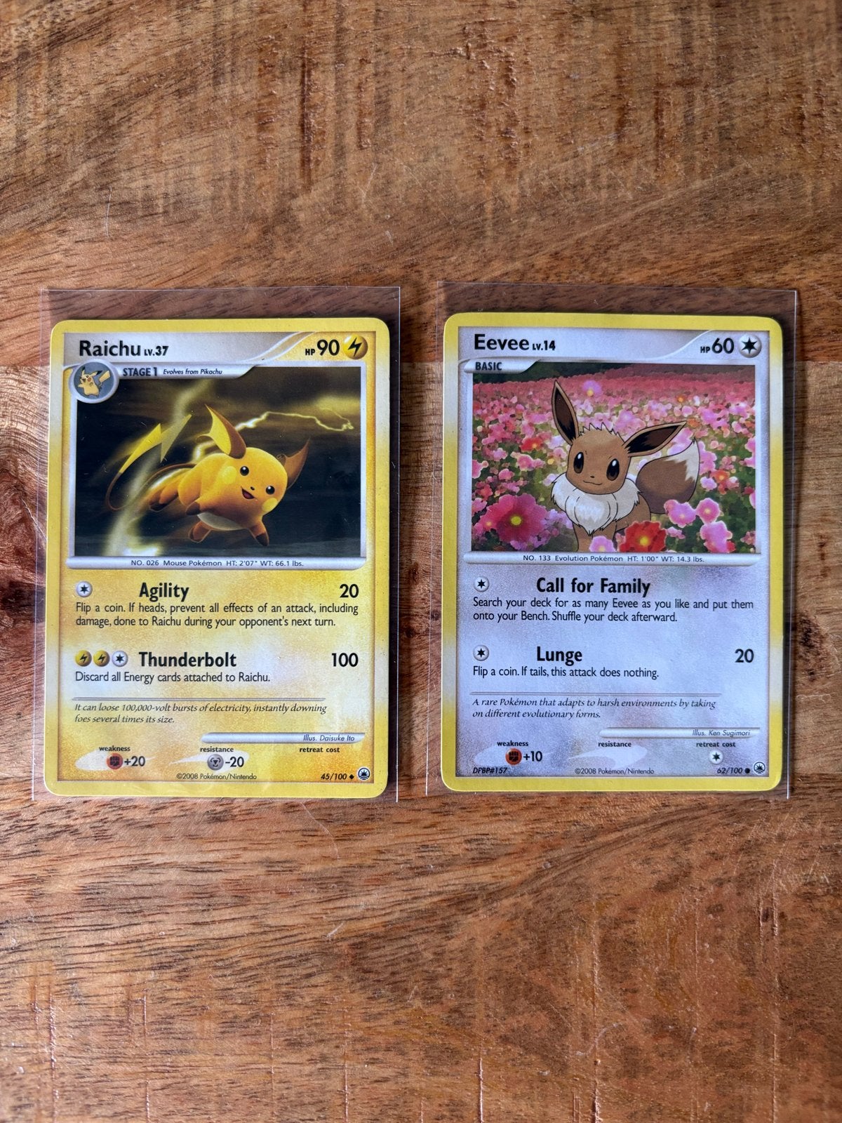 Raichu 45/100 & Eevee 62/100 Majestic dawn, Ophalen of Verzenden, Gebruikt, Meerdere kaarten