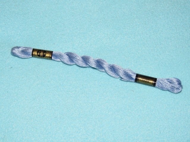 DMC coton perlé 5 kleur 809 lichtblauw 25 meter NIEUW, Ophalen of Verzenden, Nieuw, Handborduren, Borduurgaren of Zijde
