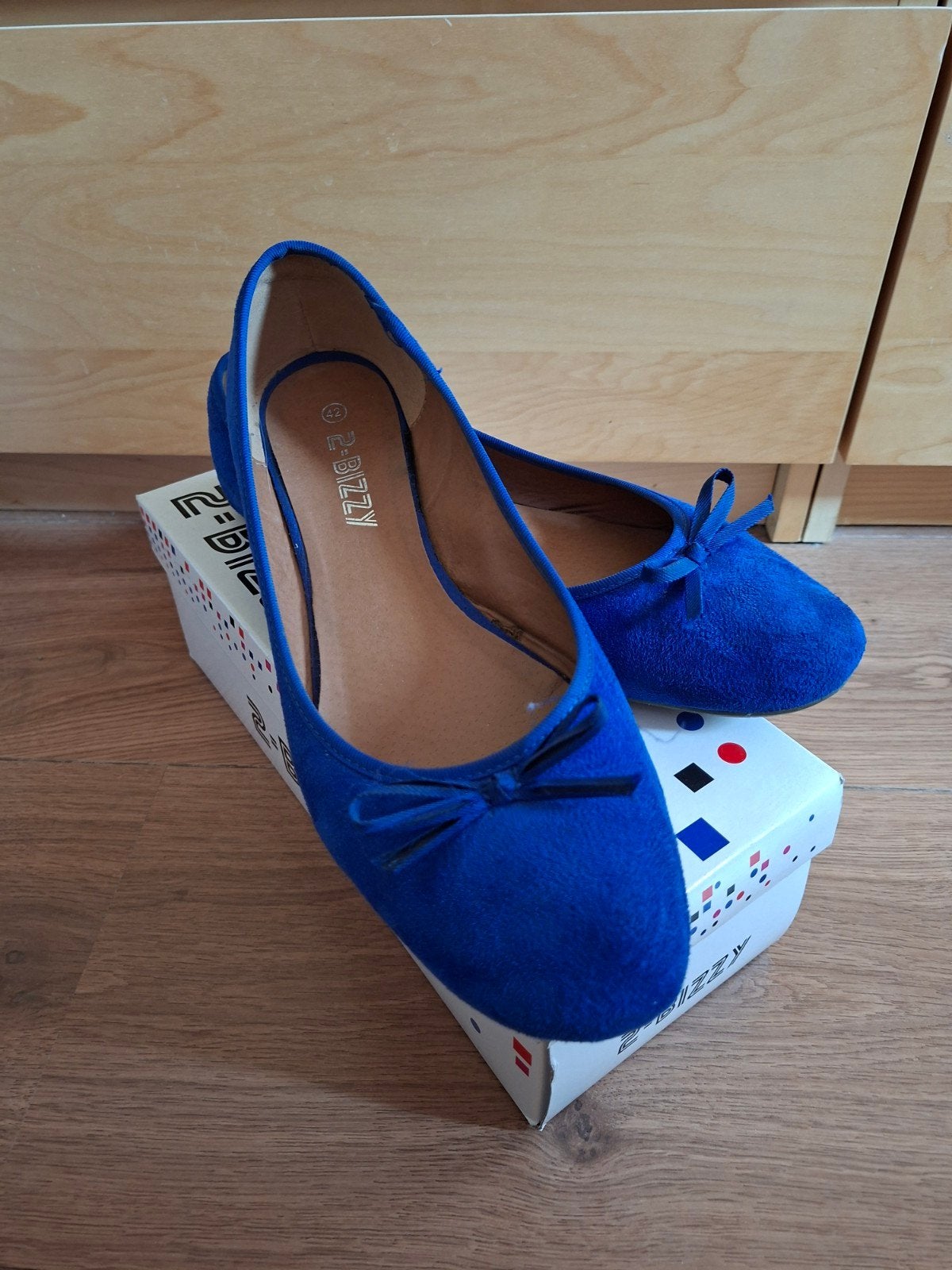 2- bizzy blauwe instappers mt 42, 2-Bizzy, Blauw, Instappers, Ophalen of Verzenden