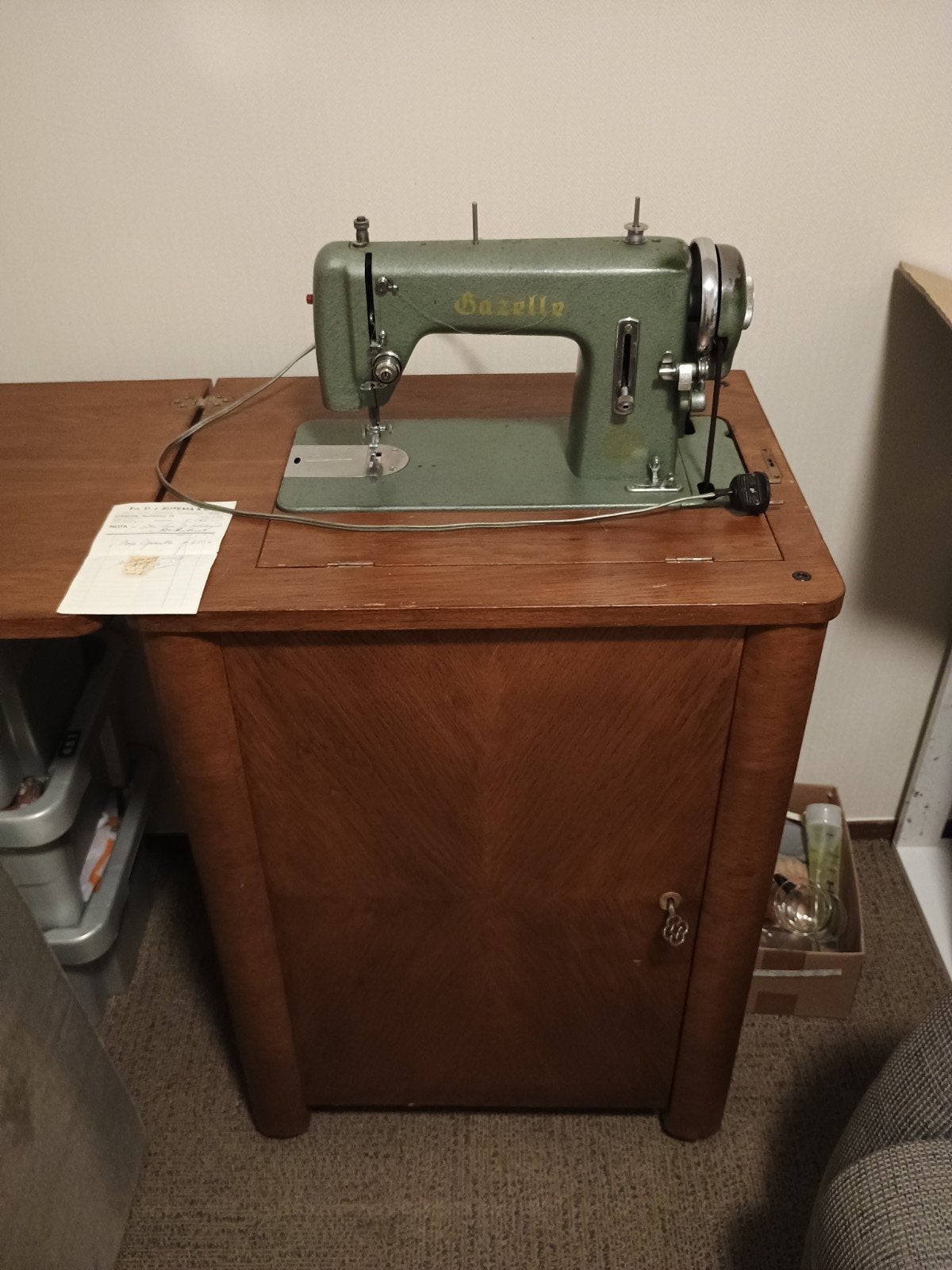 Vintage Gazelle Naaimachine met Meubel, Ophalen, Gebruikt, Naaimachine, Overige merken