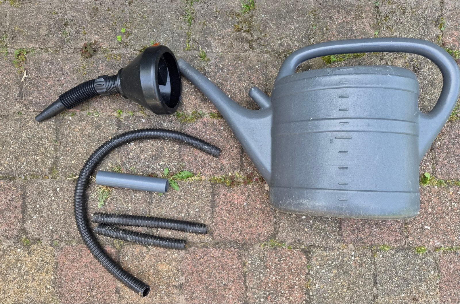 Jerrycan +afvoerslangetjes,trechter etc., Ophalen
