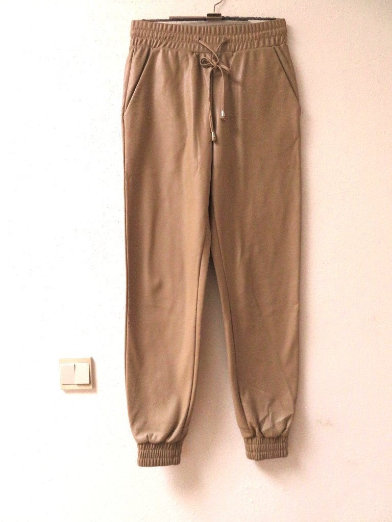 V54 LA SISTERS aparte nieuwe broek imitatie leer beige S 36, Kleding | Dames, LA Sisters, Beige, Nieuw, Ophalen of Verzenden