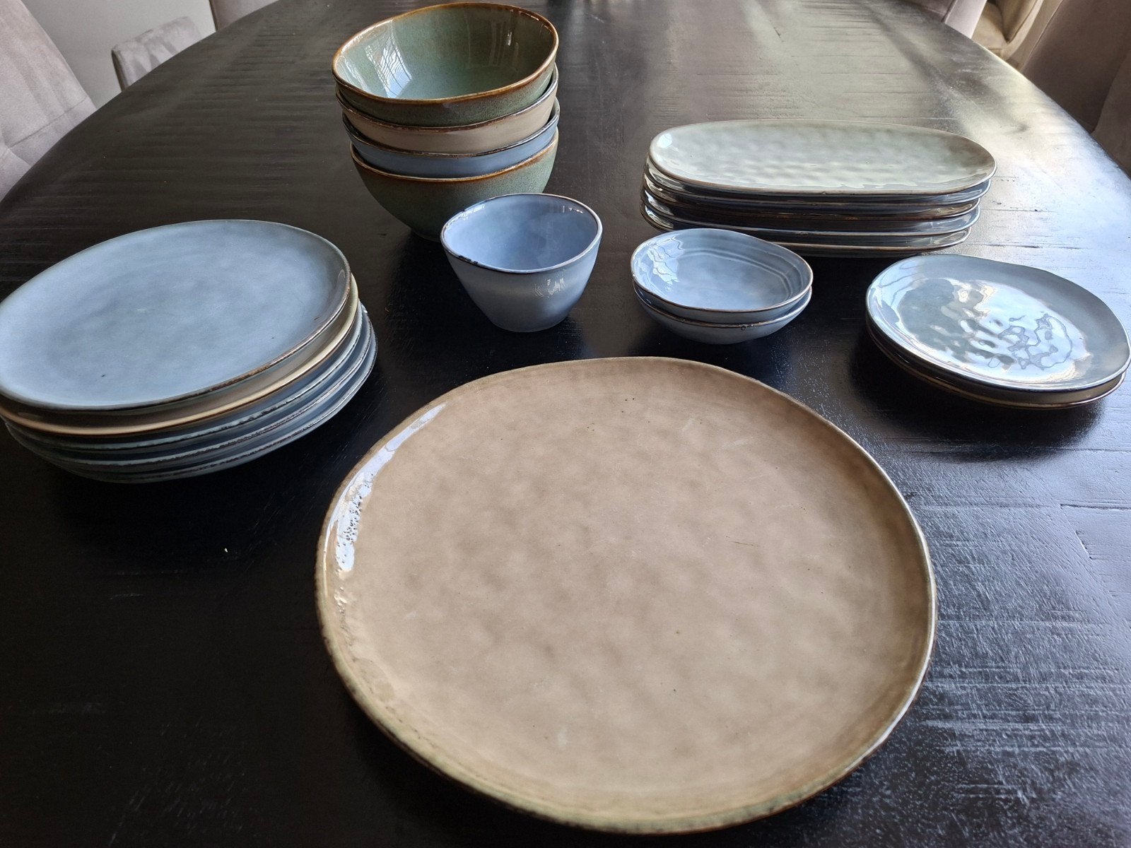 Mooi servies van xenos, diverse borden en kommen., Huis en Inrichting, Gebruikt, Keramiek, Ophalen of Verzenden, Bord(en)