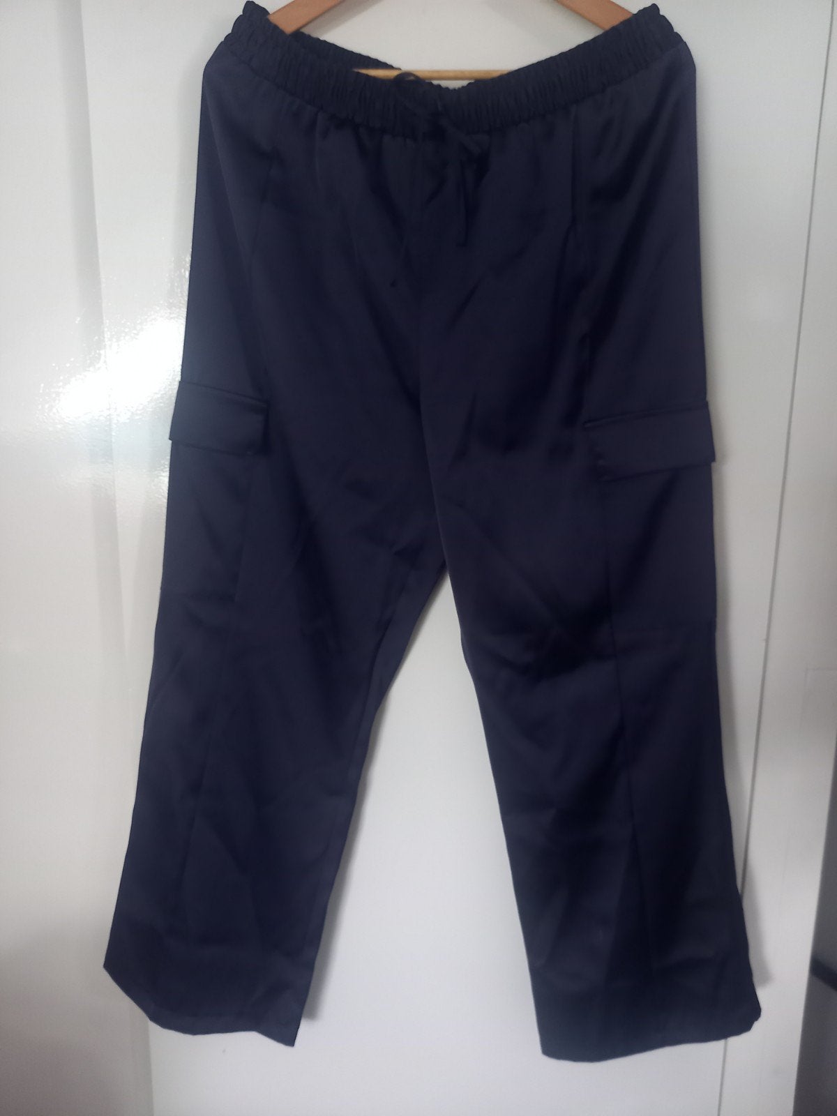 Navy satijn look cargo broek maat 42 nieuw, Maat 42/44 (L), Nieuw, Ophalen of Verzenden, Lang