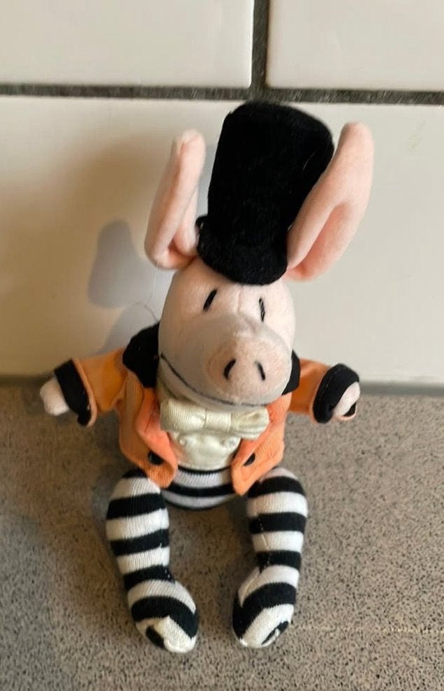 Olivia knuffeltje stalmeester circus varken knuffel, Ophalen of Verzenden, Zo goed als nieuw, Overige typen