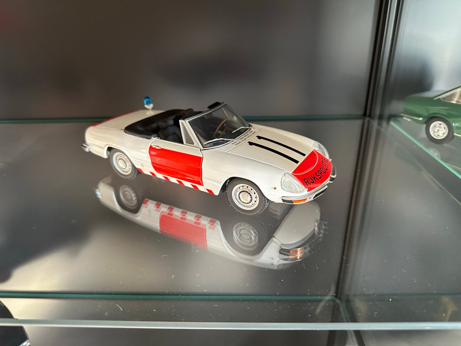 Alfa Romeo Spider 1:18 Rijkspolitie Minichamps, Ophalen of Verzenden, Zo goed als nieuw, Auto, MiniChamps