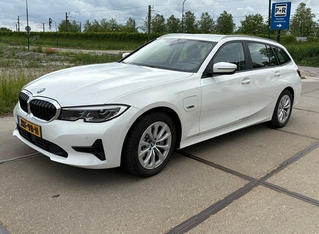 BMW 330e Touring | BMW Garantie t/m 2028 | ACC | Trekhaak, Auto's, 1998 cc, Achterwielaandrijving, Euro 6, 4 cilinders