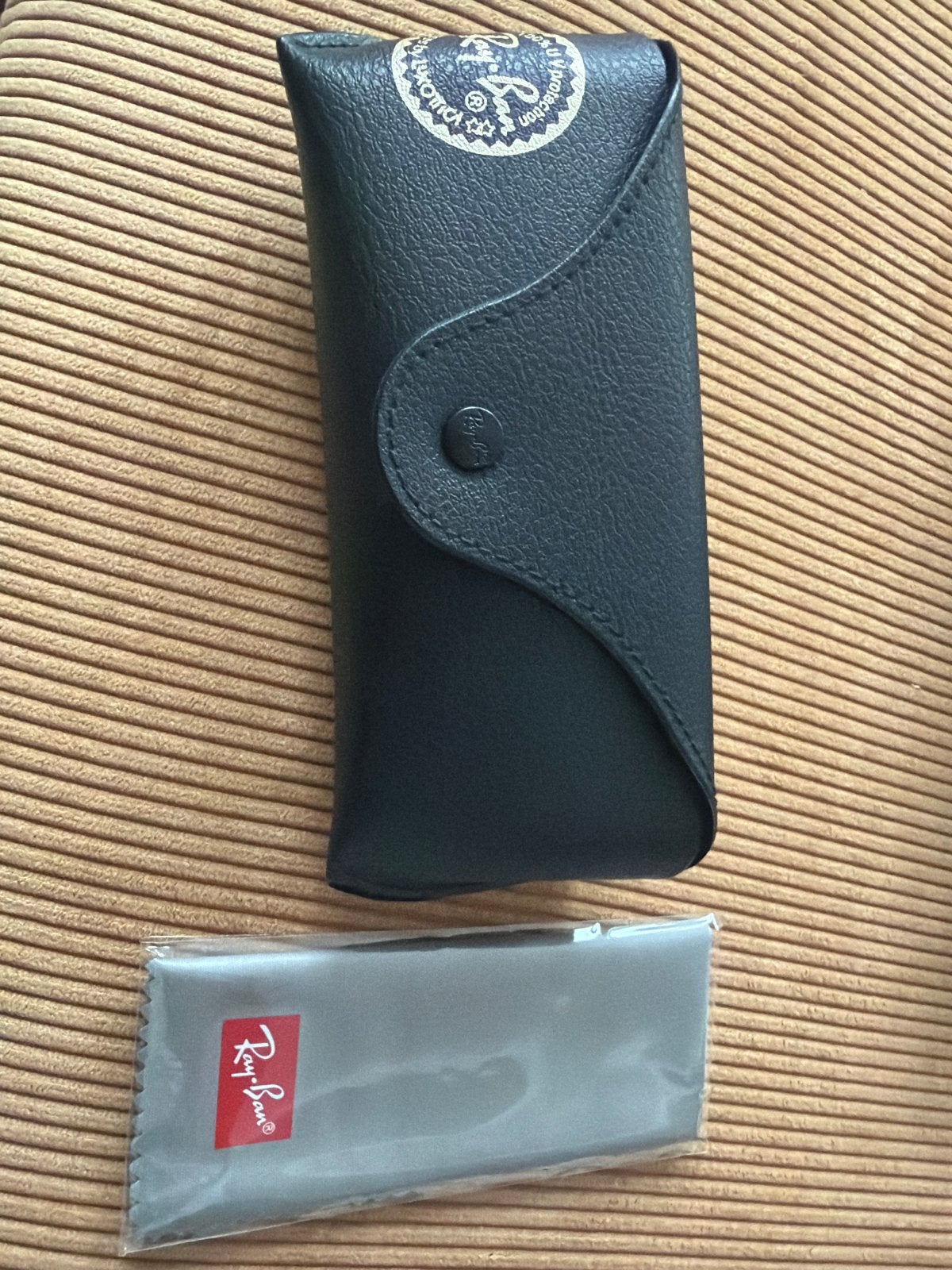 Nieuwe Ray-Ban zonnebrilhoes met doekje en originele doos, Zonnebril, Zwart, Nieuw, Ophalen of Verzenden