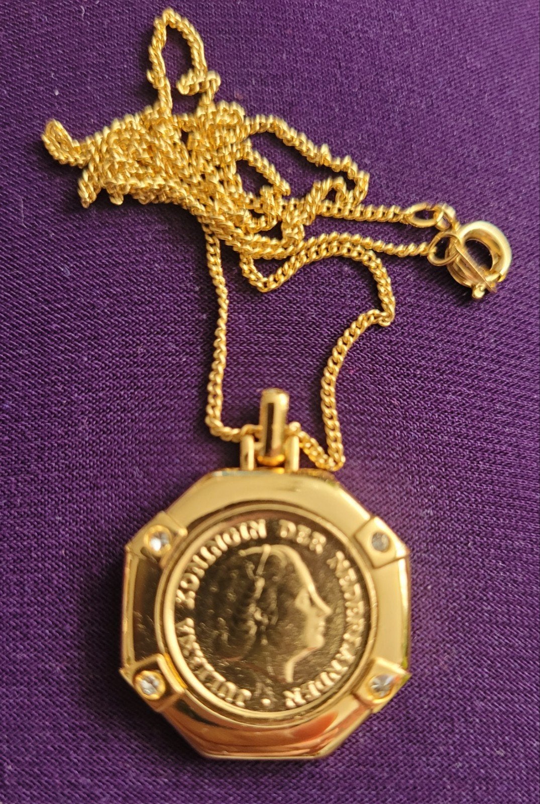 Gouden ketting met Juliana-cent hanger en certificaat, Sieraden, Tassen en Uiterlijk, Kettingen, Overige materialen, Nieuw, Ophalen of Verzenden