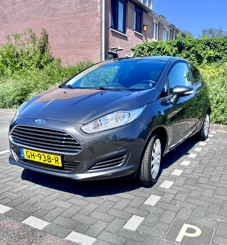 Ford Fiësta AUTOMAAT 2015 Grijs, Parkeersensor, Stof, 40 €/maand, 100 pk
