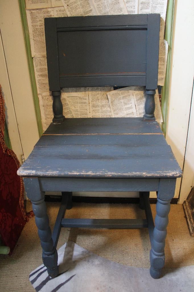 Antieke zweedse stoel grijs hout blockstoel, Antiek en Kunst, Antiek | Meubels | Stoelen en Banken, Ophalen