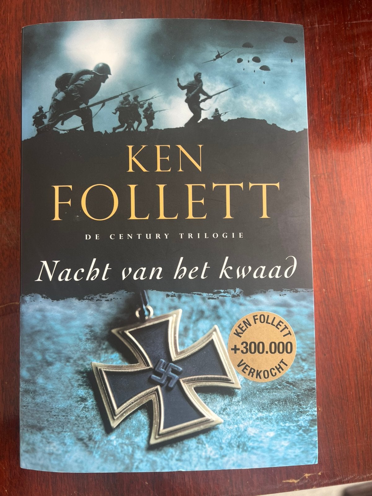 Nacht van het kwaad ( Century Triologie, Ken Follet, Ophalen of Verzenden, Zo goed als nieuw, Ken Follett