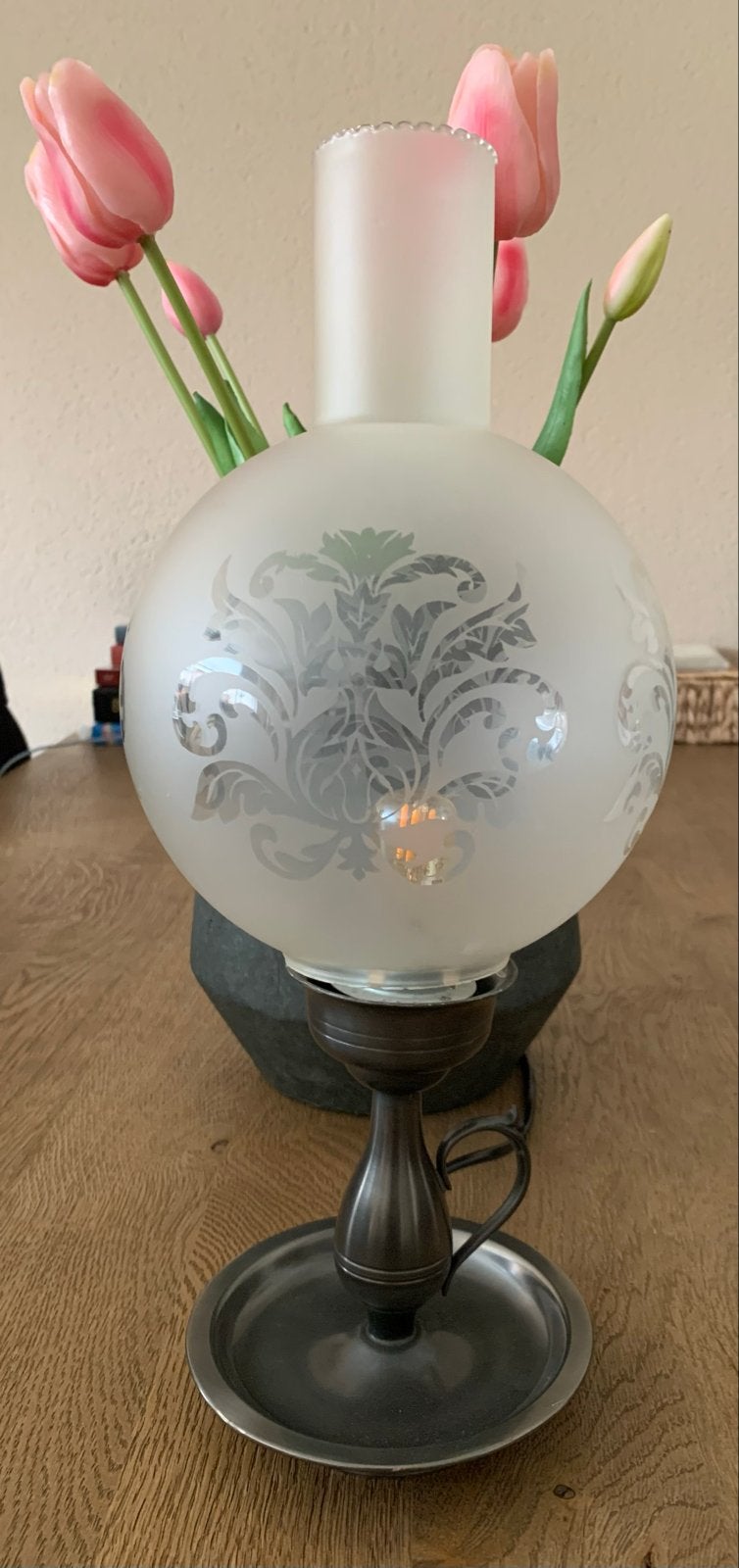 Schemerlamp met geëtst glas en tinnen voet., Ophalen, Gebruikt, 39 cm, E14 (klein)