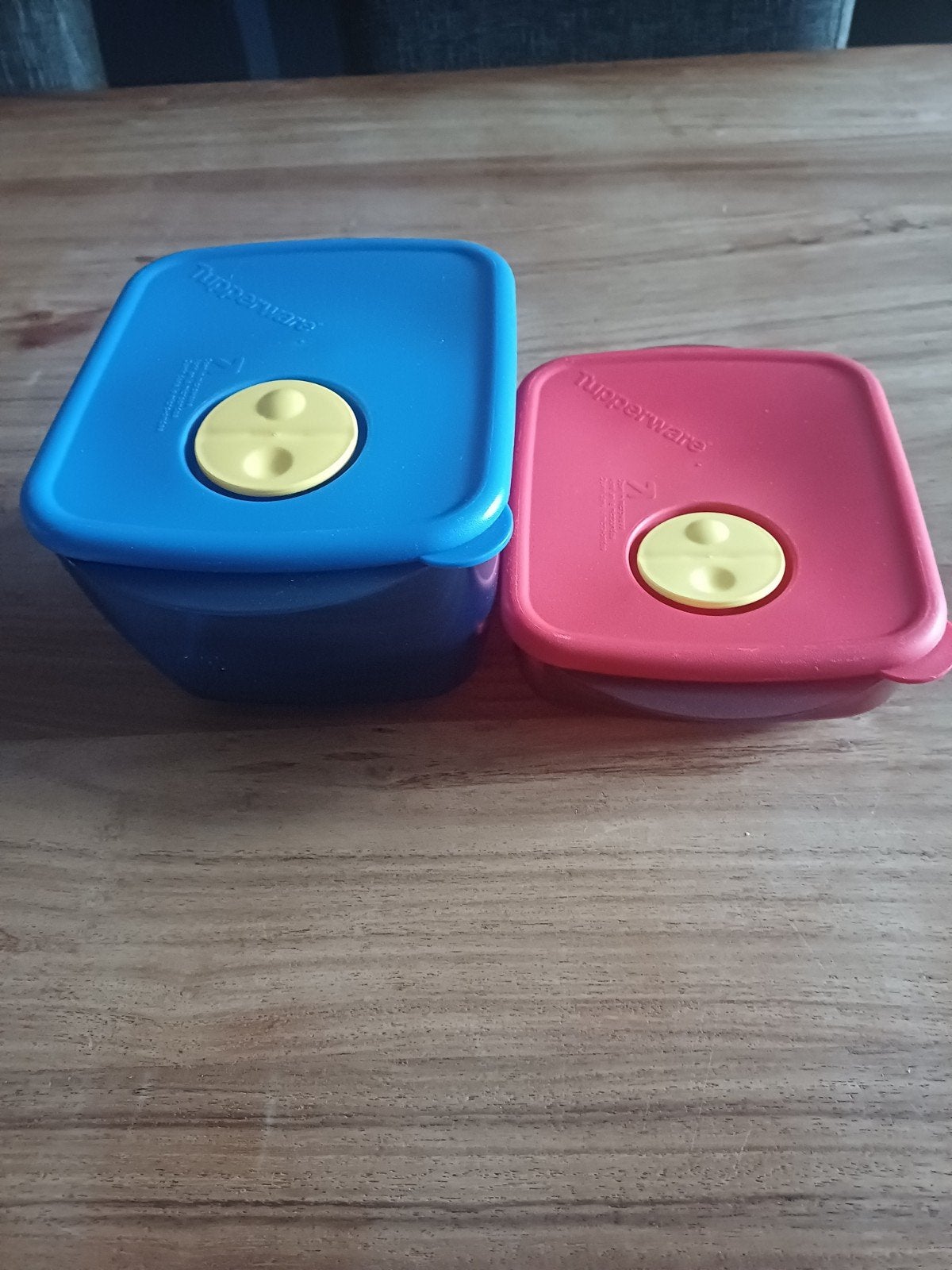 Set van 2 Tupperware bakjes - Blauw en Roze, Ophalen of Verzenden