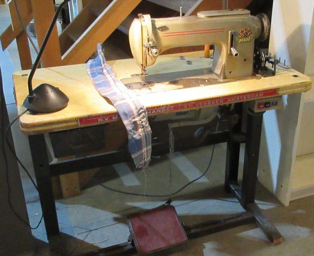 Pfaff naaimachine met tafel en motor, Ophalen, Gebruikt, Naaimachine, Pfaff