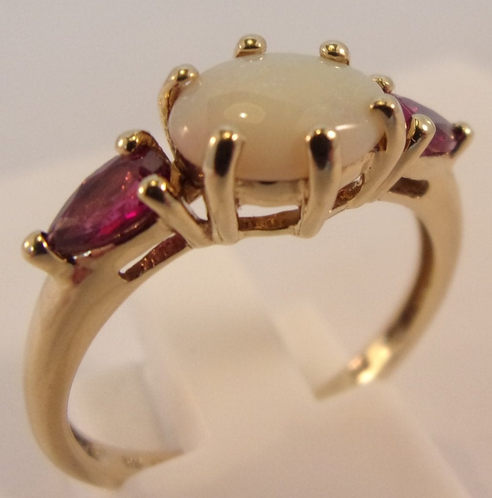 Gouden damesring, maat 17, Rhodoliet en witte Opaal, Sieraden, Tassen en Uiterlijk, Ringen, Verzenden, Wit, Zo goed als nieuw