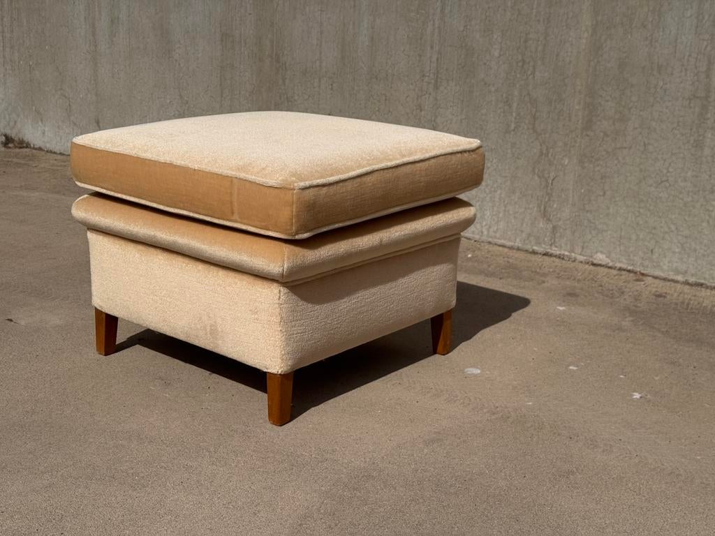 Mohair velours fluweel poef 58x58 met houten poten Art Deco, Huis en Inrichting, |, Ophalen of Verzenden, Zo goed als nieuw, Stof