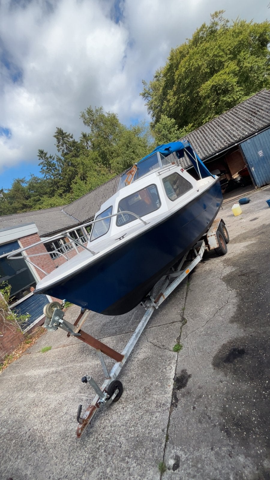 Nette polyester kruiser met 15 pk Mercury en trailer, Watersport en Boten, Benzine, Overige merken, Gebruikt, Buitenboordmotor