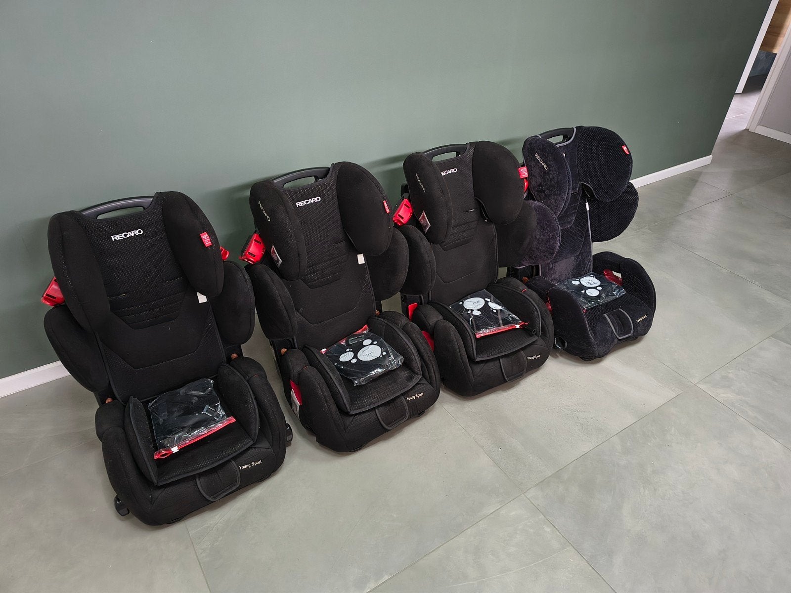 recaro young sport autostoel zwart. 4x, €25,- p/st., Kinderen en Baby's, Autostoeltjes, Autogordel, 15 t/m 36 kg, Verstelbare rugleuning