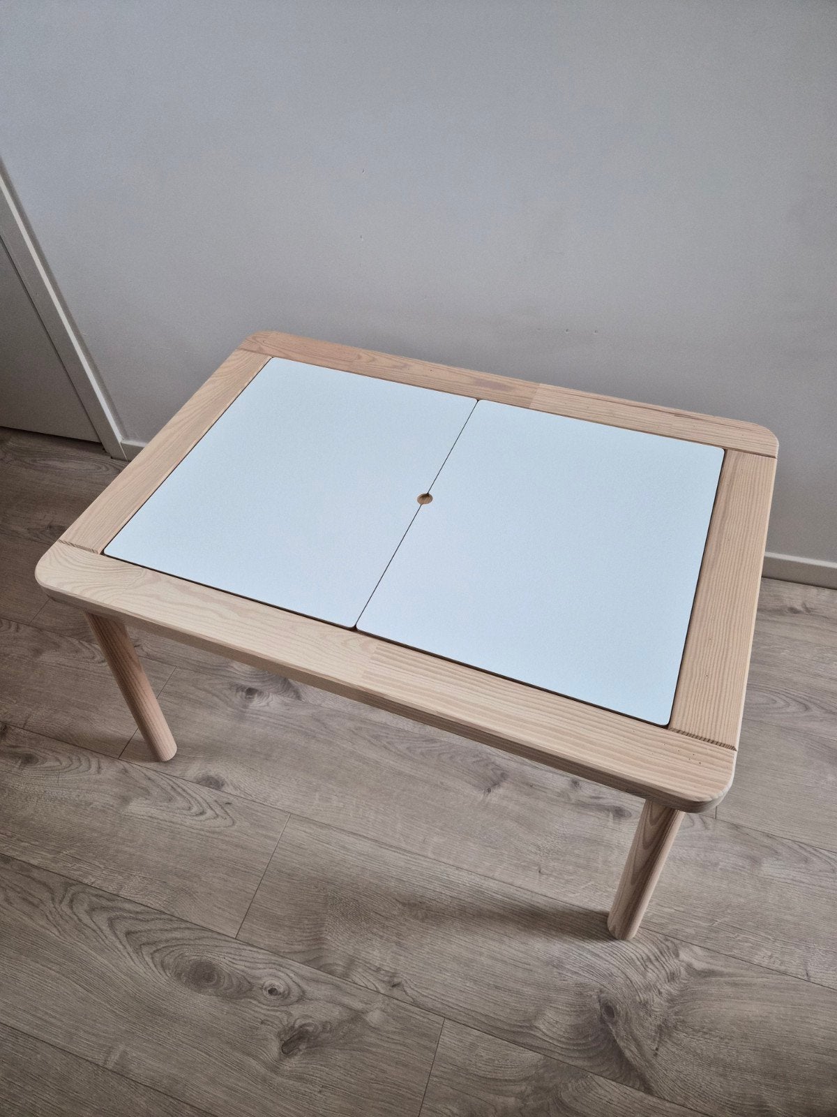 Ikea Flisat Kindertafel met 2 bakken & 1 Kritter Kinderstoel, Ophalen of Verzenden, Zo goed als nieuw, Tafel(s) en Stoel(en)