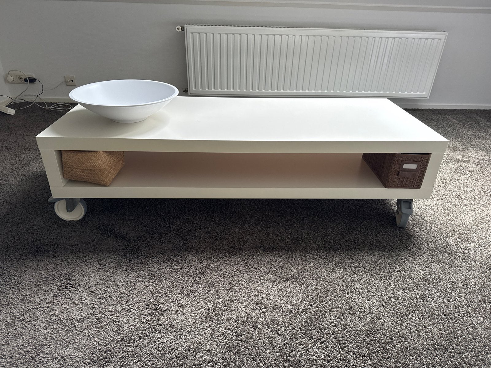 Ikea TV-kastje op wielen - Wit - 150x58x40 cm, Ophalen, 150 tot 200 cm, Zo goed als nieuw, Minder dan 100 cm