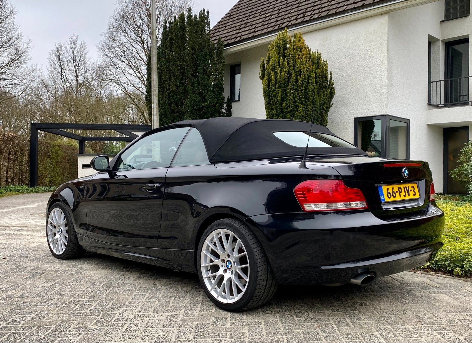 BMW 1-Serie 2.0 120I Cabrio AUT 2010 Zwart, Auto's, BMW, Particulier, 1-Serie, ABS, Airbags, Airconditioning, Alarm, Bi-Xenon koplampen