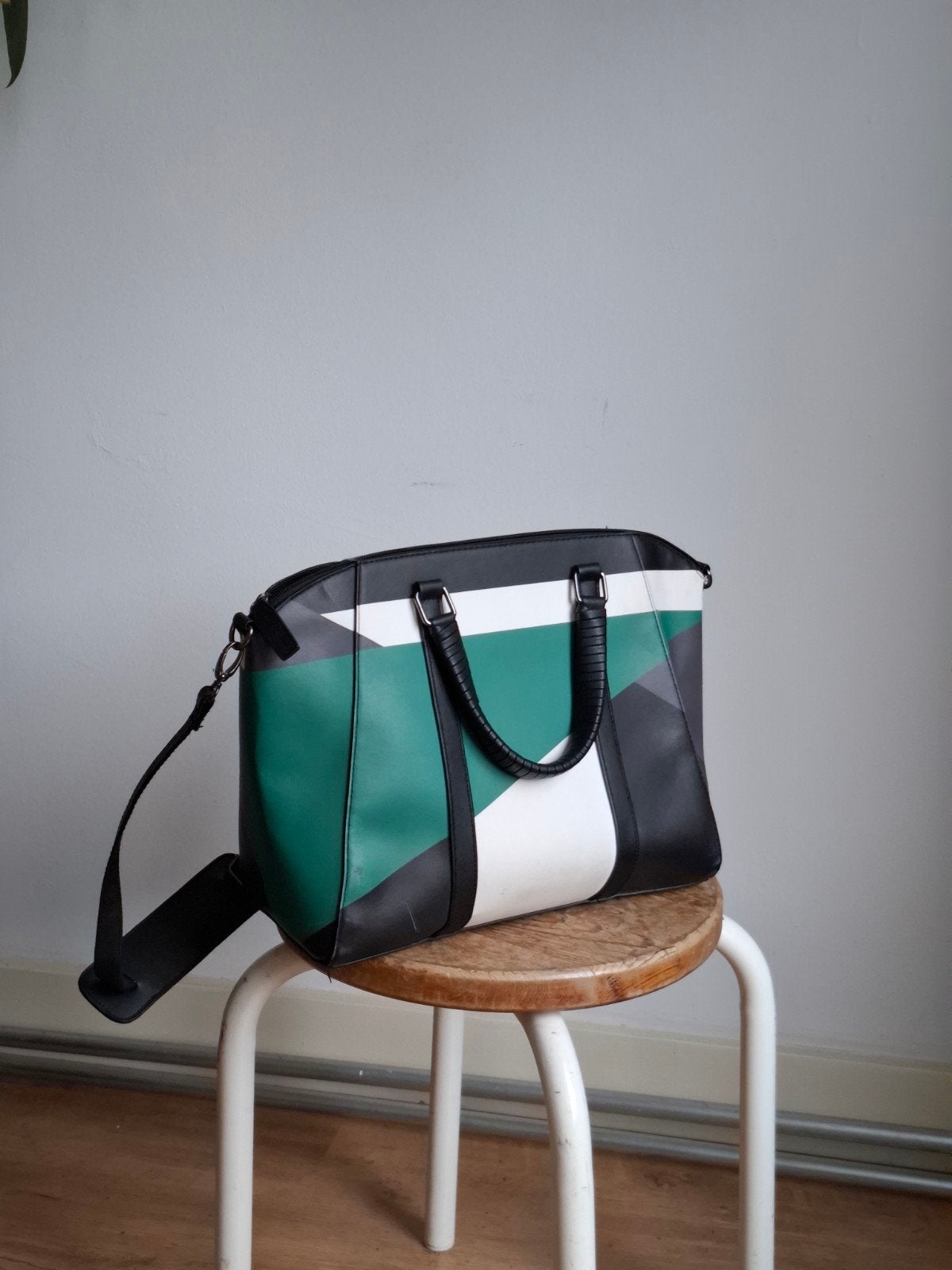 Stylish handbag with a geometric pattern / Stijlvolle handta, Ophalen of Verzenden, Gebruikt, Zwart, Handtas