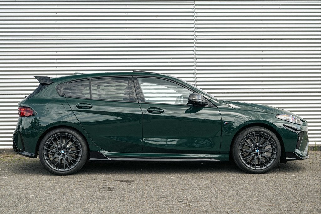 BMW 1 Serie 123 xDrive M Sport Automaat / Panoramadak / M-Pe, 1998 cc, 4 cilinders, Met garantie (alle), 1505 kg