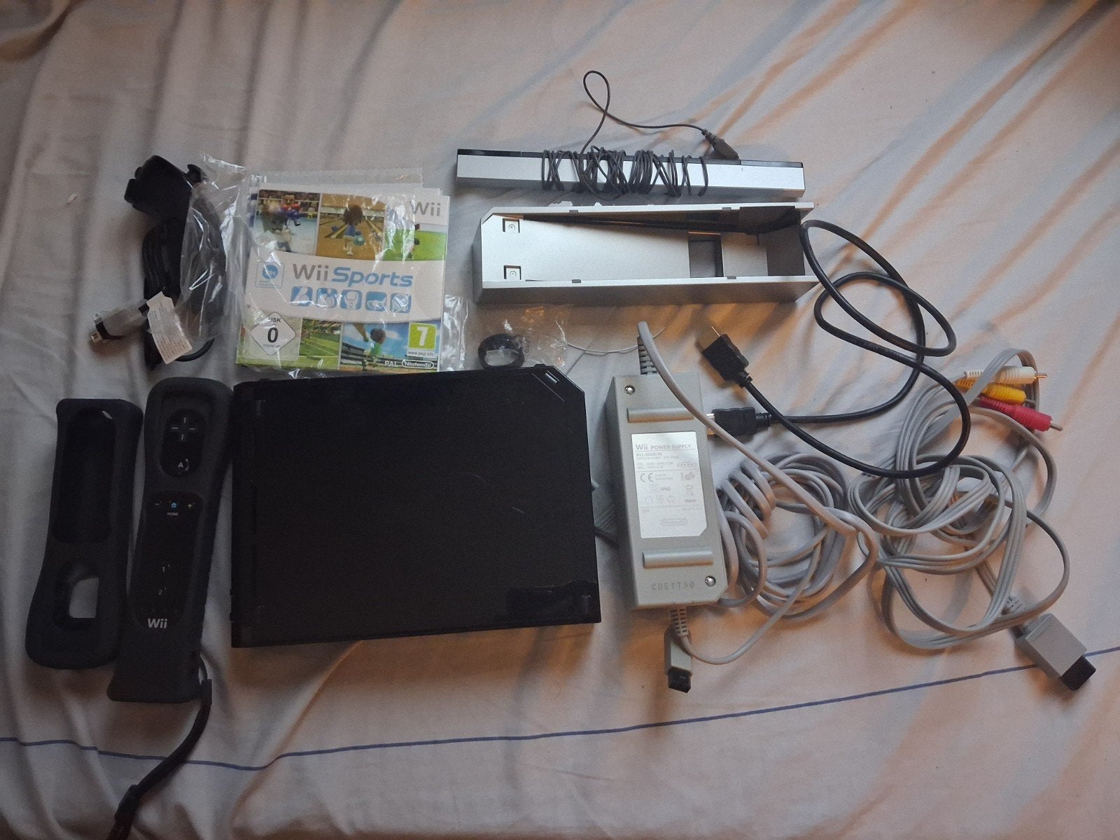 Gave Zwarte Nintendo Wii met Wii Sports en accessoires, Ophalen of Verzenden, Gebruikt, Met 2 controllers, Met games