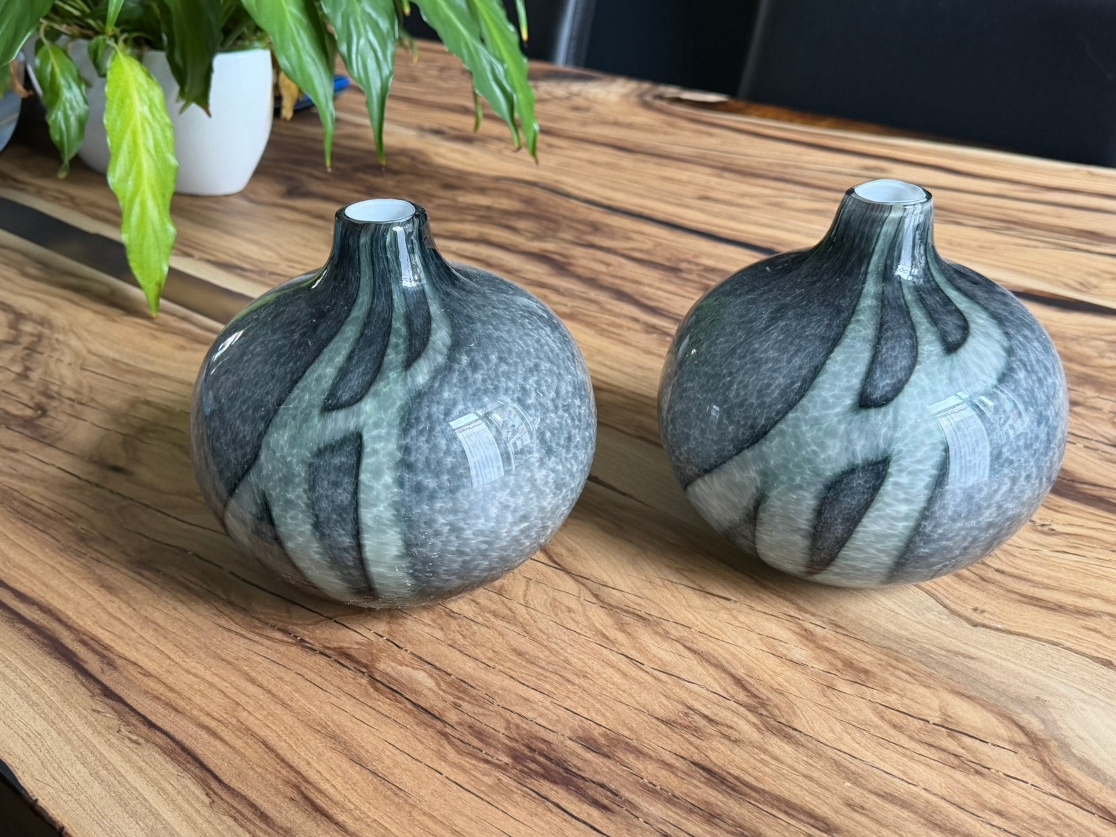 2 bol vazen van glas, Ophalen of Verzenden, Gebruikt, Grijs, Glas