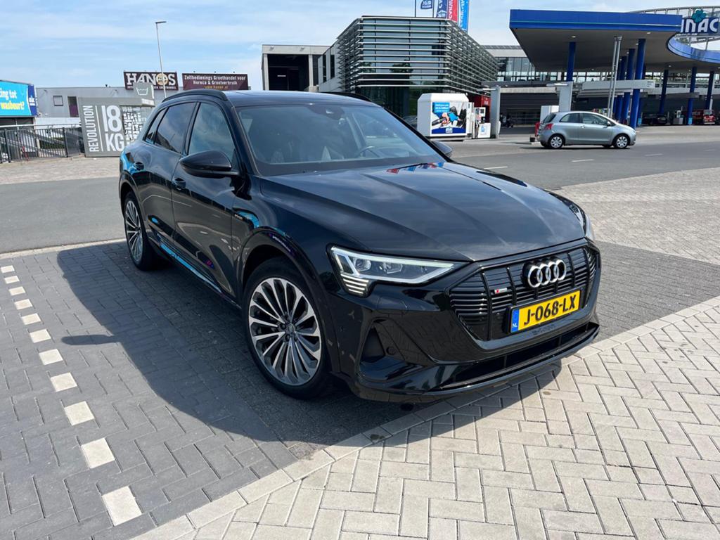 Audi e-tron 55 Quattro, 409pk, 2020 Zwart 95kwh 1e eigenaar, Auto's, Automaat, 131 €/maand, Lichtsensor, 1800 kg