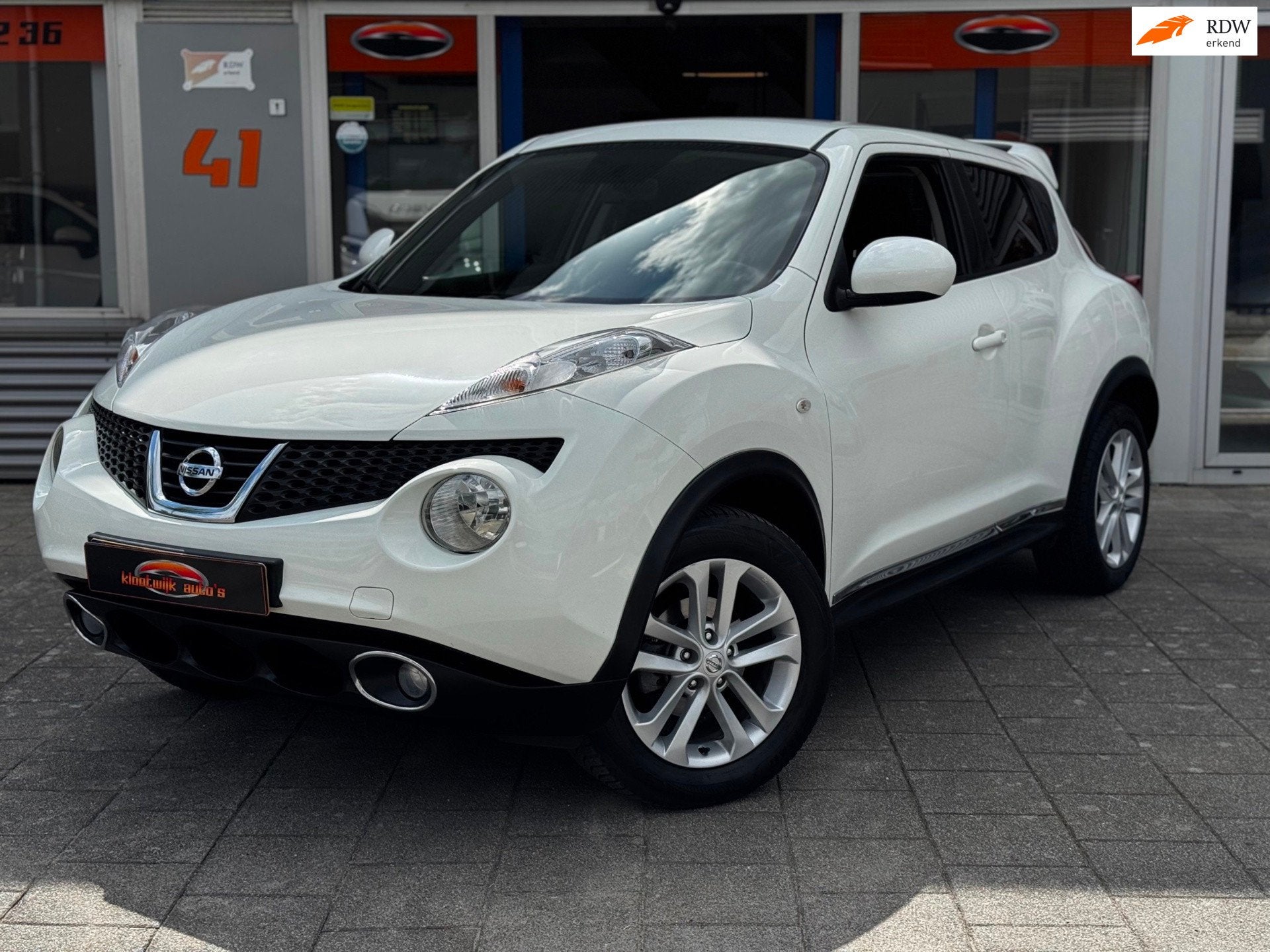 Nissan Juke 1.6 Acenta Clima Cruise LM NL-Geleverd, Voorwielaandrijving, Euro 5, Zwart, 4 cilinders