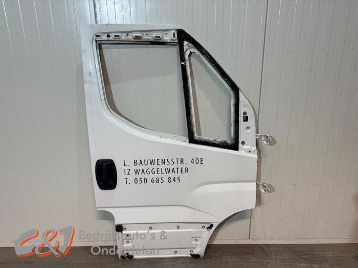 Portier 2Deurs rechts van een Iveco New Daily (WIT)