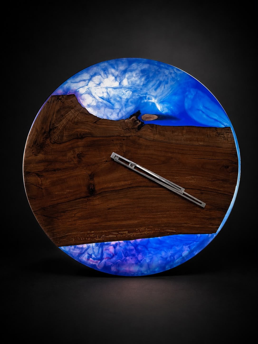 Design wandklok van massief hout en epoxy, Ophalen of Verzenden, Nieuw, Wandklok