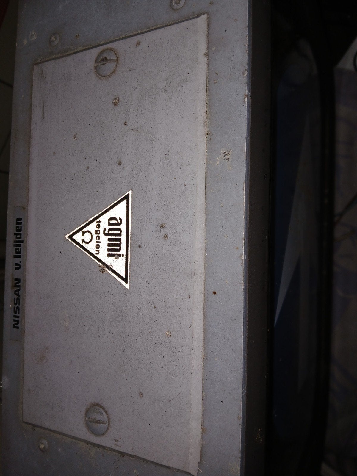 Industriële 220 volt lamp - Agmif Tegelen blauwe pijl, Ophalen