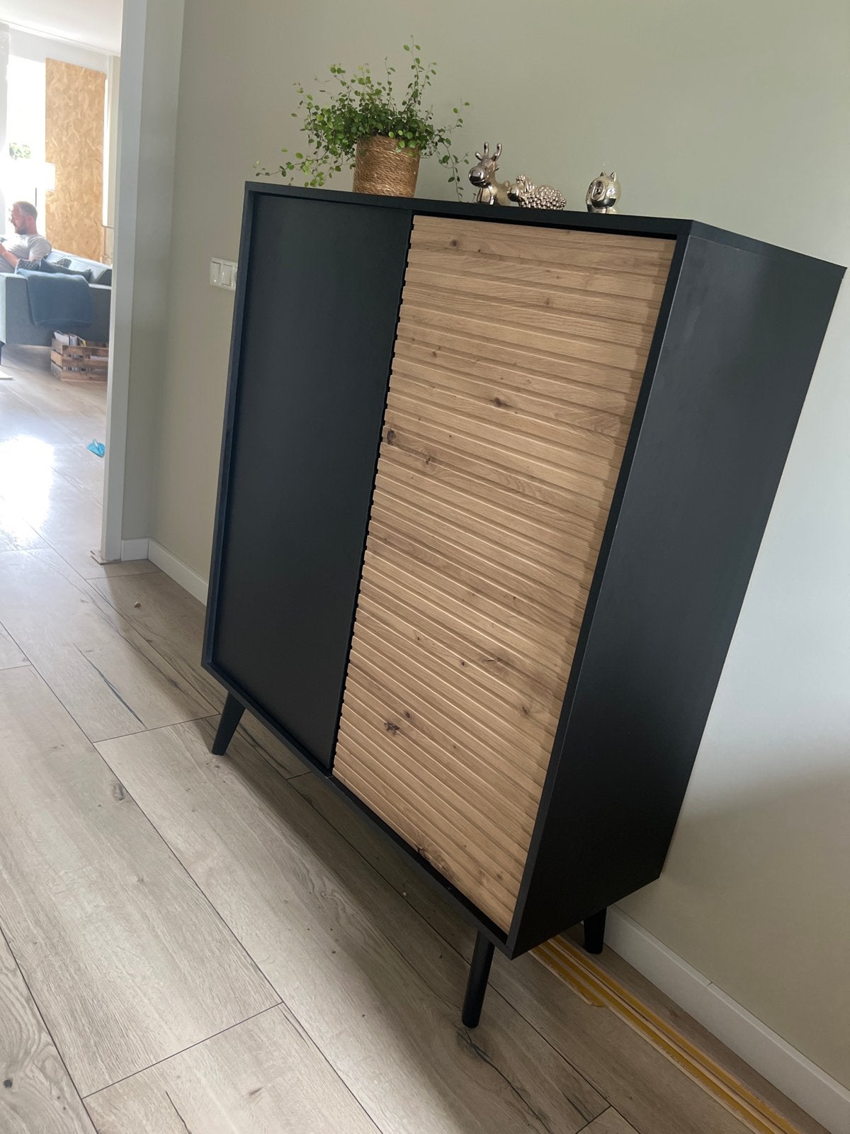 Zwarte kast met houten latjes - H126 B104 D39, Ophalen, Gebruikt, 100 tot 150 cm, 25 tot 50 cm