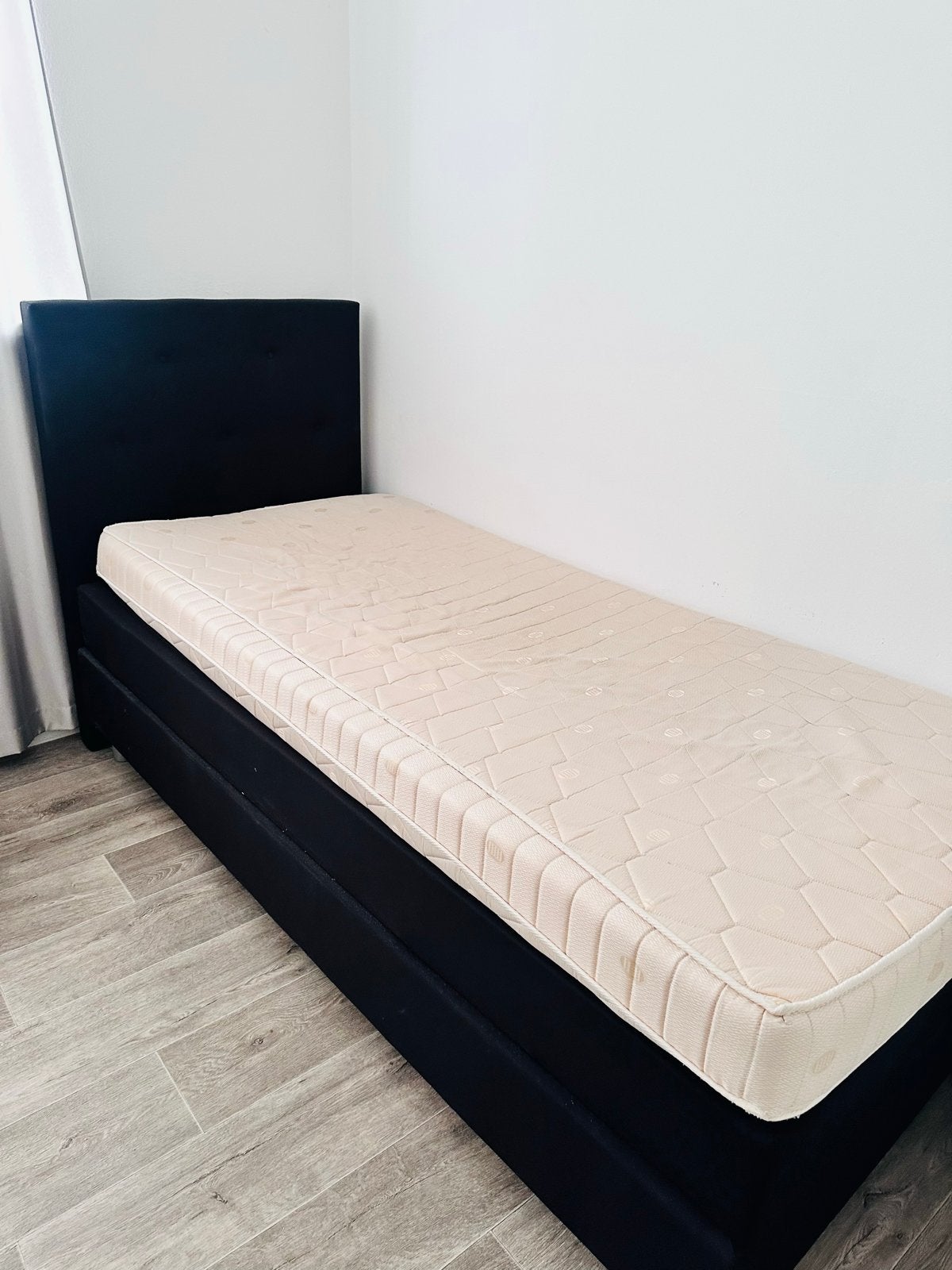Comfortabel eenpersoonsbed met matras, Ophalen, 90 cm, Eenpersoons, Zwart