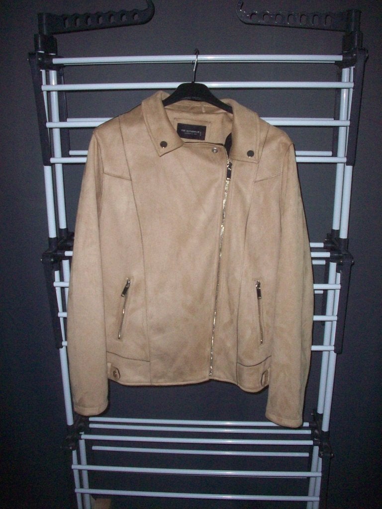 Damens suède zomer / winter jas,, Ophalen, Zo goed als nieuw, Maat 42/44 (L), Beige