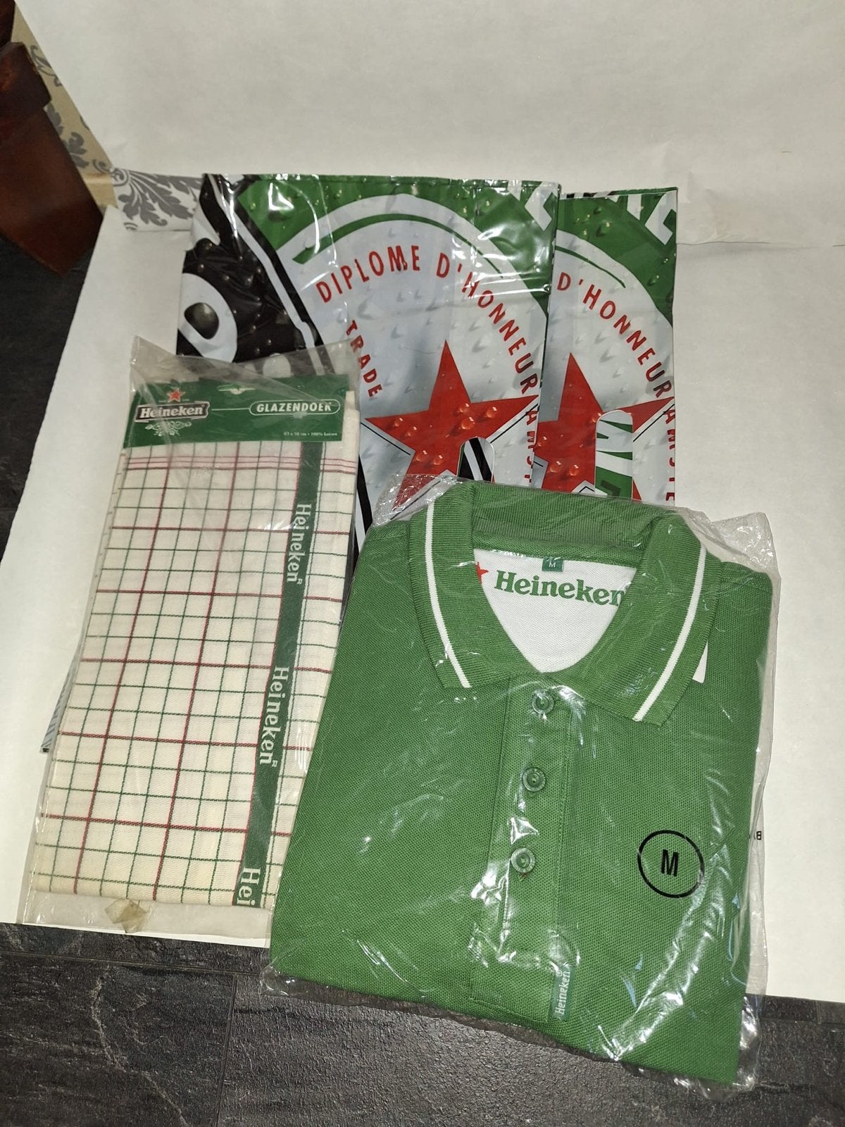Foto 3 van Grote Heineken verzameling: meerdere dozen vol memorabilia