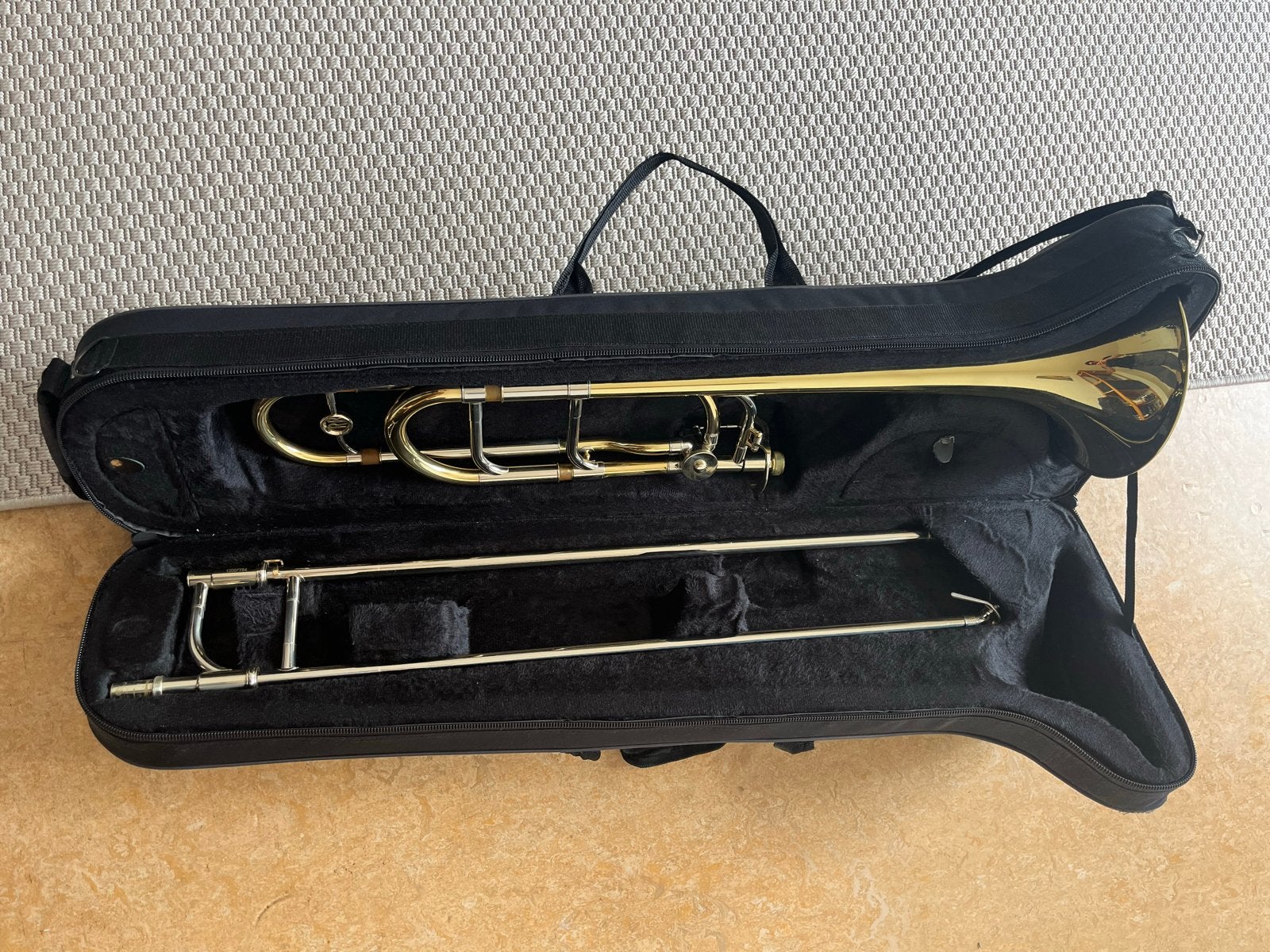 Roy Benson TT-242F Trombone met F-ventiel en koffer, Ophalen of Verzenden, Gebruikt, Tenor, Met koffer