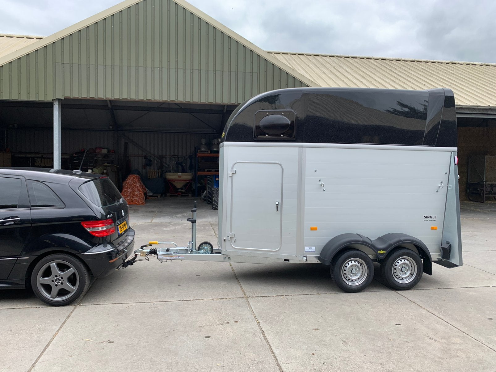 Paardentrailer Humbaur Single Alu 1,5 met zadelkamer, Dieren en Toebehoren, Paarden en Pony's | Trailers en Aanhangwagens, Ophalen
