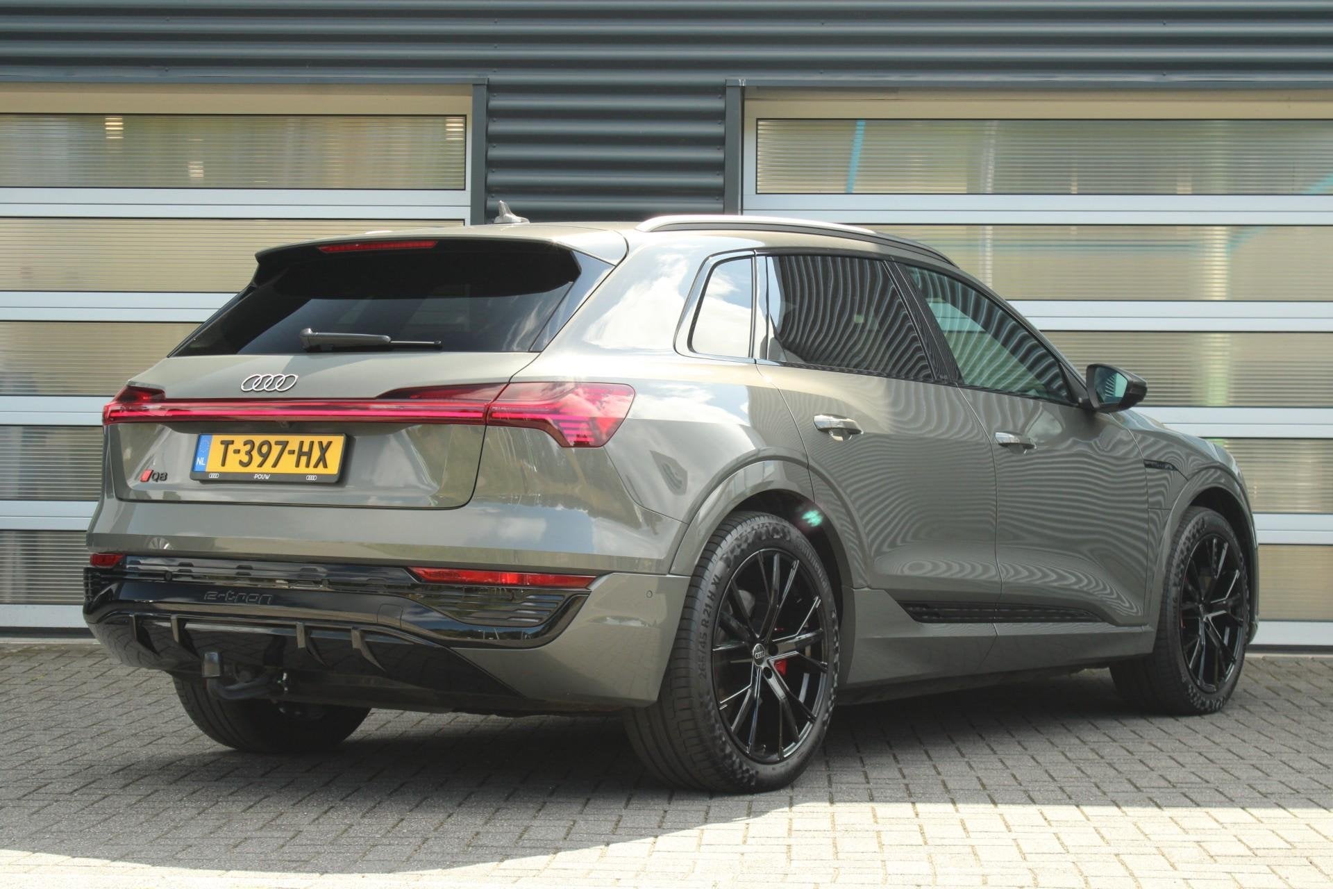 Audi Q8 e-tron 50 340pk quattro S Edition 95 kWh | Trekhaak, Auto's, Automaat, Zwart, 95 kWh, Automatische klimaatregeling