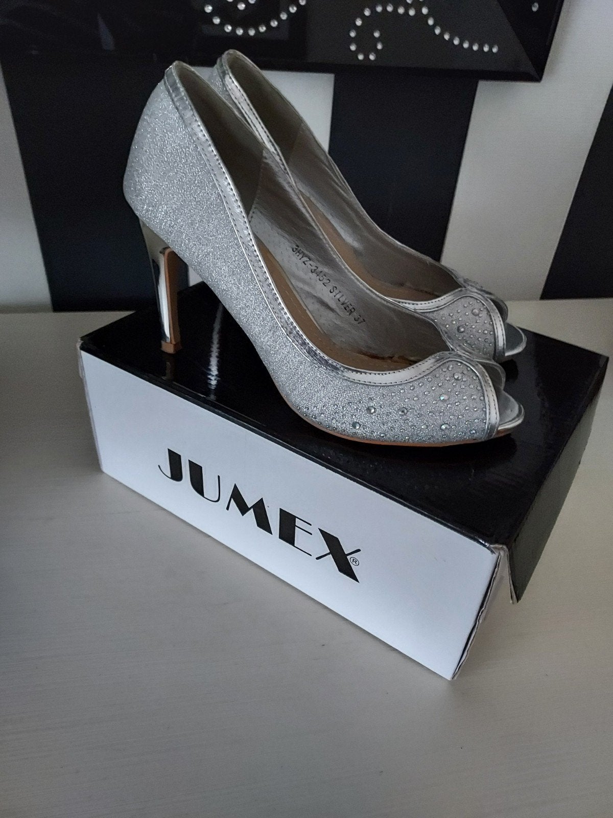 Jumex zilveren pumps met open neus en strass - Maat 37, Pumps, Overige kleuren, Ophalen of Verzenden, Zo goed als nieuw