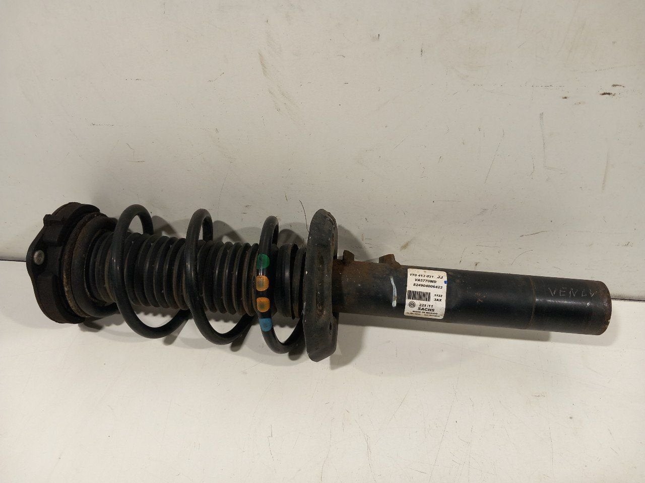 Veerpoot links voor Volkswagen Golf, Onderdelen@venauto.nl, Van der Ven Autorecycling B.V., Gebruikt, Ettenseweg 76, 4706 PB Roosendaal, The Netherlands