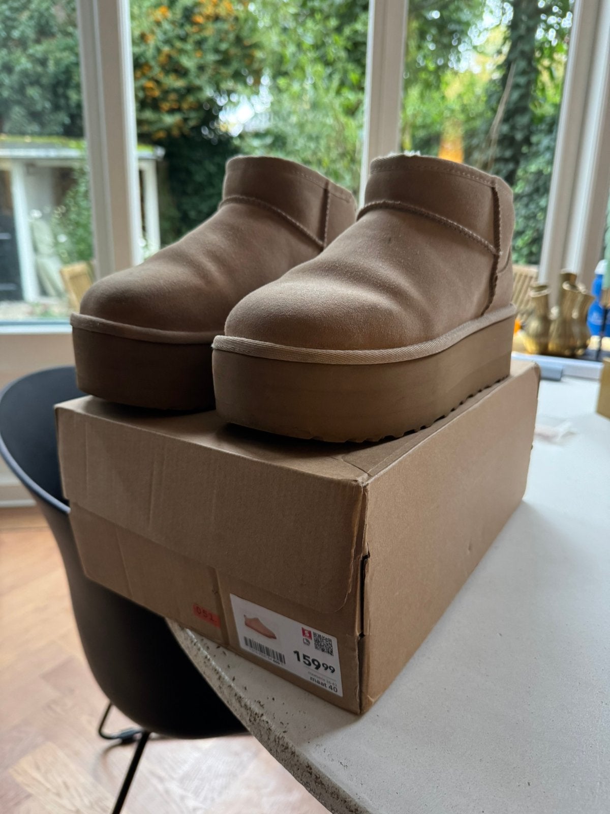 UGG maat 39 classic mini platform suède dames laarsje beige, Ophalen of Verzenden, Zo goed als nieuw, Beige