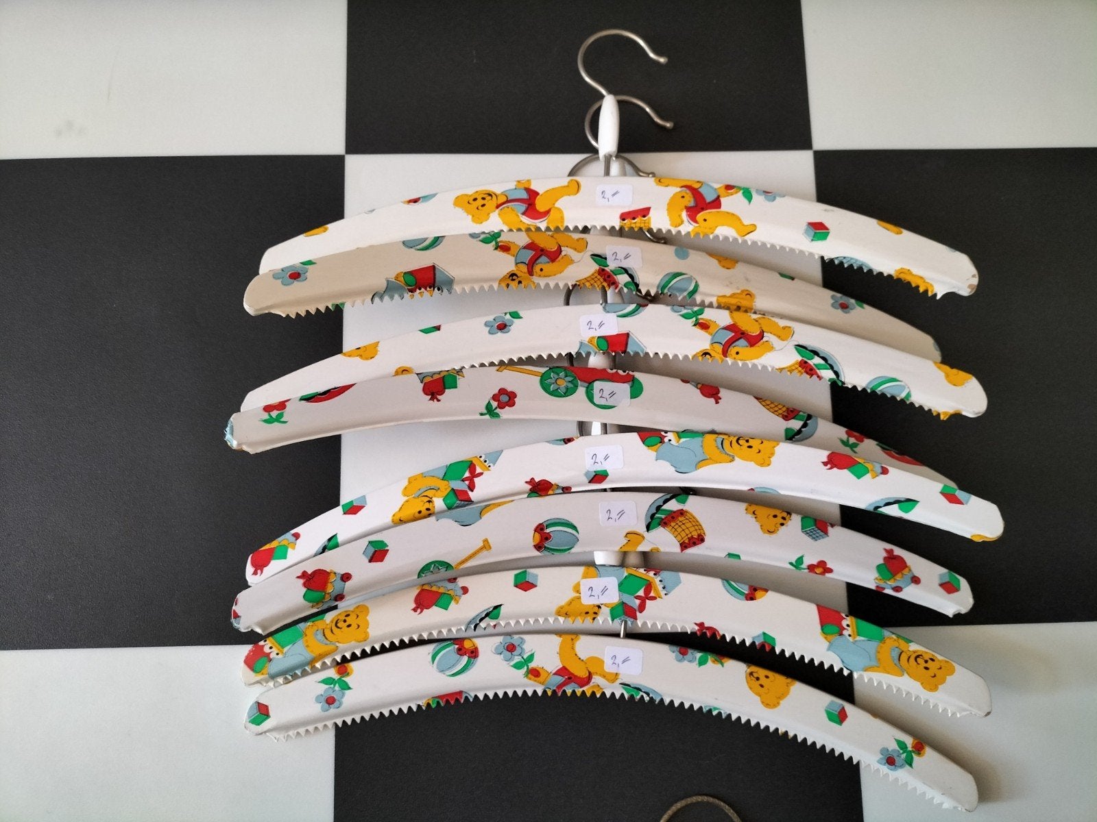 Kledinghangers beertje kinderen 8 stuks 2 euro per stuk, Ophalen of Verzenden, Zo goed als nieuw