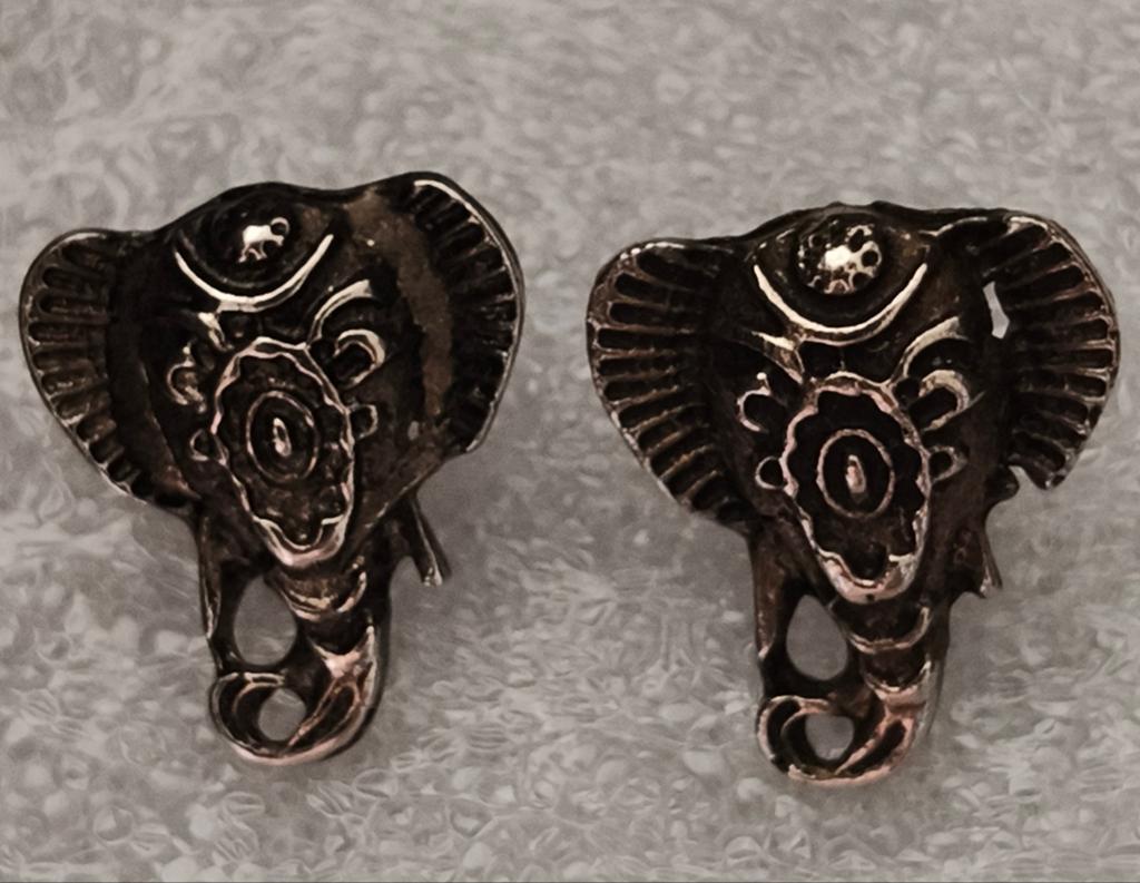 Zilverkleurige Olifant Oorbellen - Knopjes, Overige materialen, Nieuw, Ophalen of Verzenden, Knopjes of Stekers