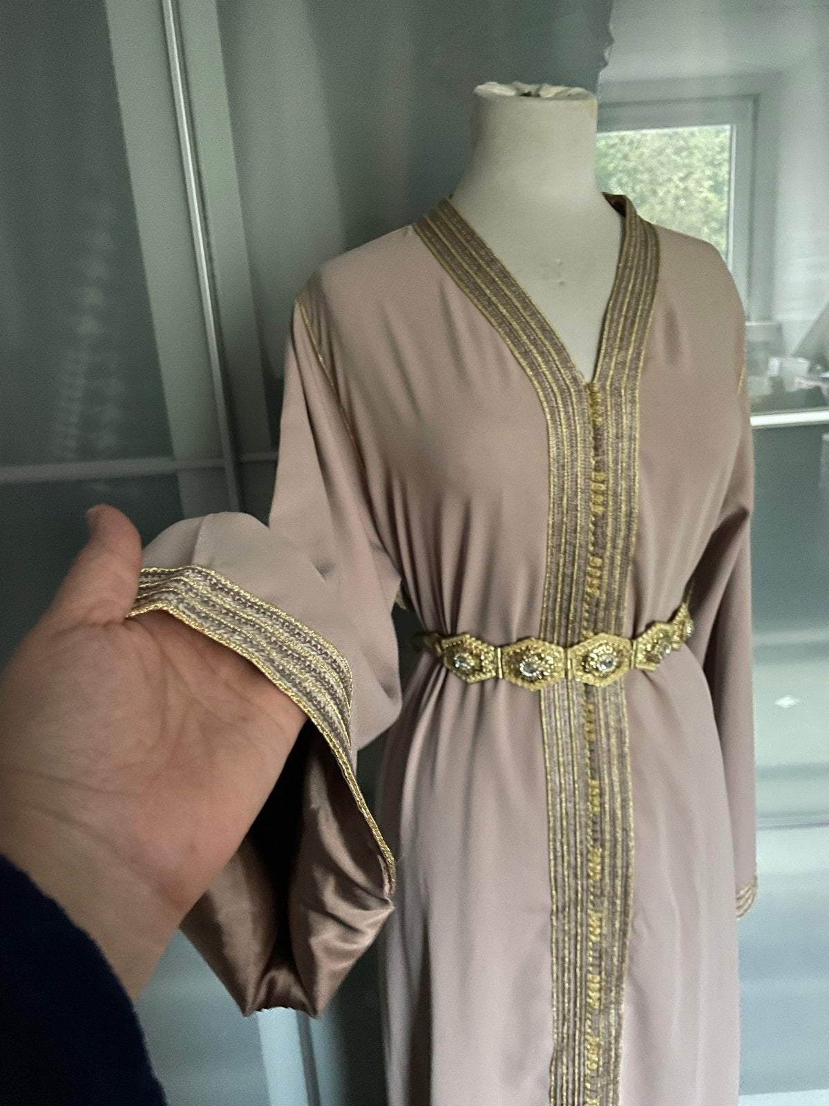 Prachtige Marokkaanse jurk met goudkleurige sfifa, Kleding | Dames, Maat 42/44 (L), Ophalen of Verzenden, Zo goed als nieuw, Goud